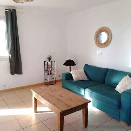 Avec Jardinet Dans Mas Equestre * Saint-Laurent-dʼAigouze