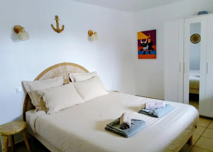 Avec Jardinet Dans Mas Equestre Lägenhet